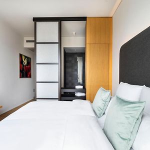Mittelgroßes Zimmer mit Kingsize-Bett